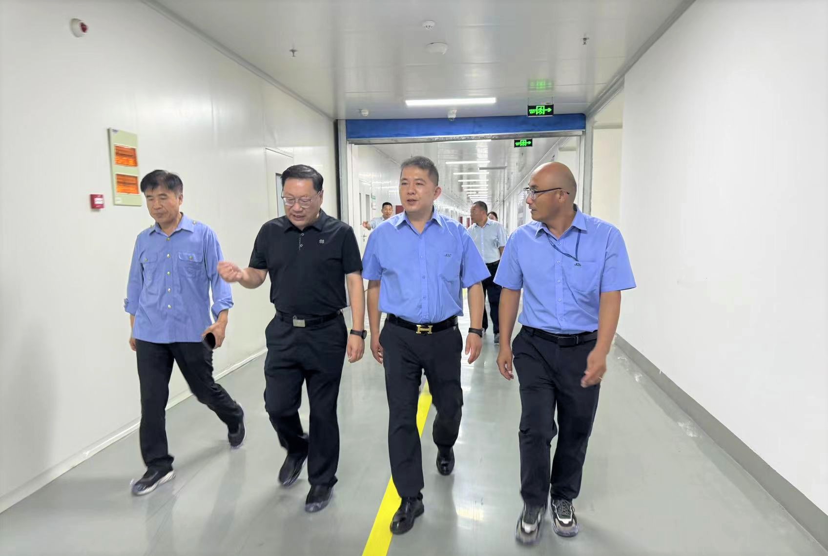 淮北市高新区管委会主任宋愚贤莅临安徽理士新能源考察调研1.jpg 淮北市高新区管委会主任宋愚贤莅临安徽理士新能源考察调研1.jpg